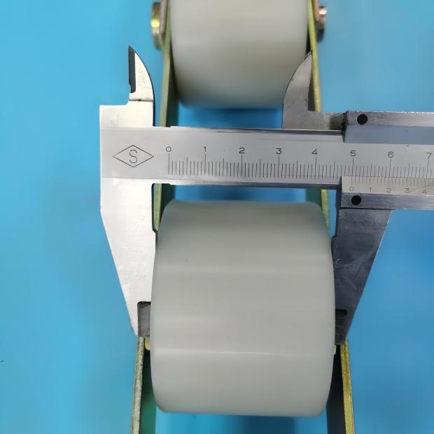 SOK Escalator Handrail Tesion Chain with 6 Rollers Pitch Is 120mm Roller Size 75*50mm