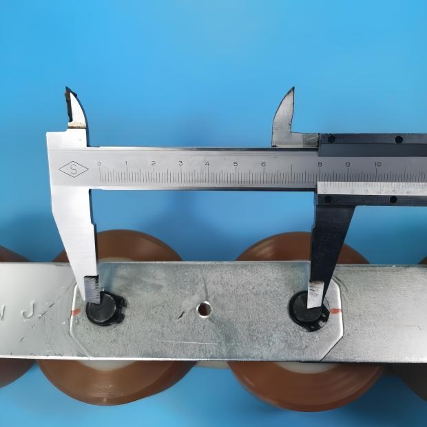 SOK DAA332L1 Escalator Pressure Belt Chain Compression Wheel Hand Strap Tension Chain roller size 76*54*6201 pitch is 82mm