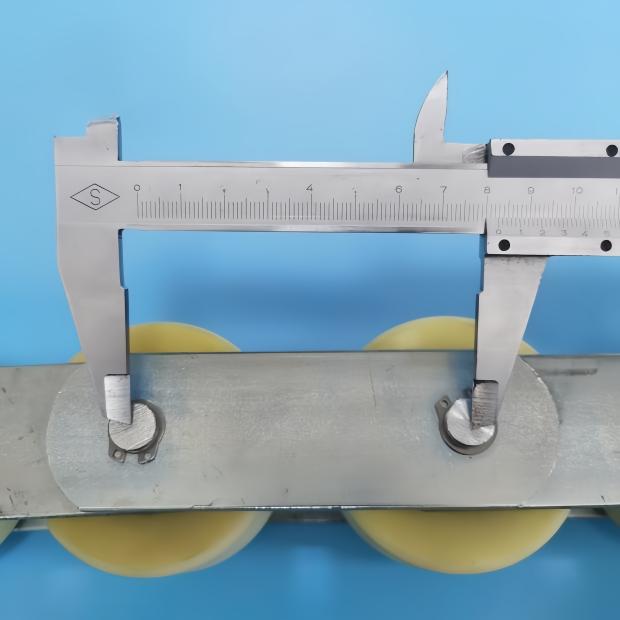 SOK Escalator Handrail Handrail Press Belt Chain with 8 Rollers Pitch Is 82.50mm Roller Size 75*43mm