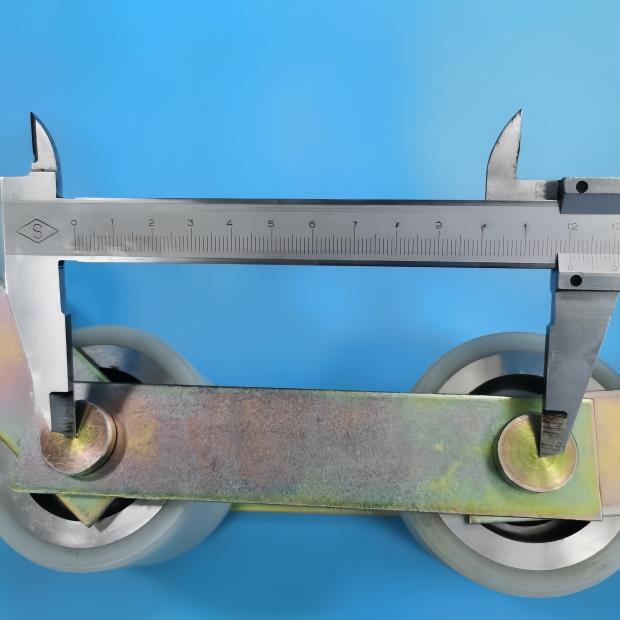 SOK Escalator Handrail Tesion Chain with 6 Rollers Pitch Is 120mm Roller Size 75*50mm