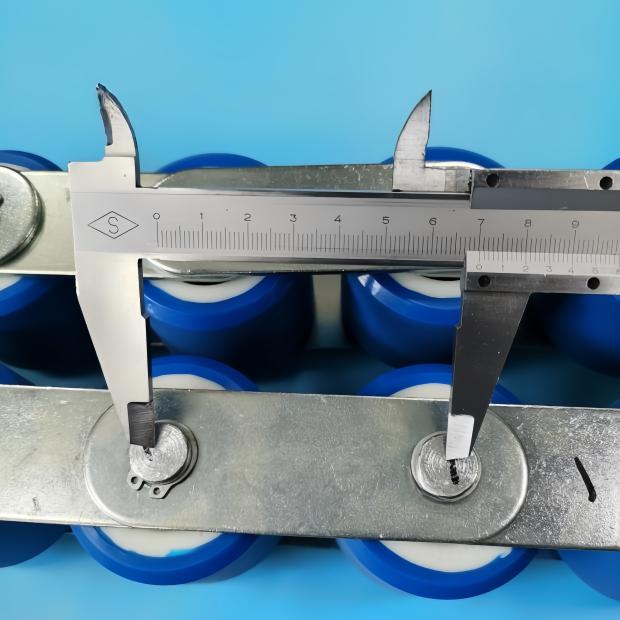  SOK Escalator tension chain Maintain escalator handrail pressure chain with 10 rollers pitch is 70mm roller size 60*55mm