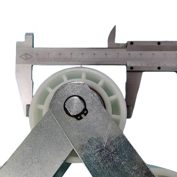  SOK Escalator Handrail Tension Chain With 8 Rollers Pitch Is100mm And Roller Size Is 80x53x6204